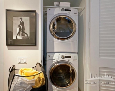 Walk thru kitchen w/ washer & dryer - Photo Thumbnail 2