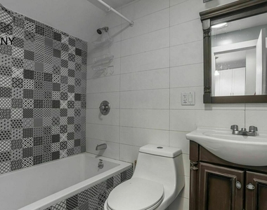 741 Lexington Avenue - Photo Thumbnail 7