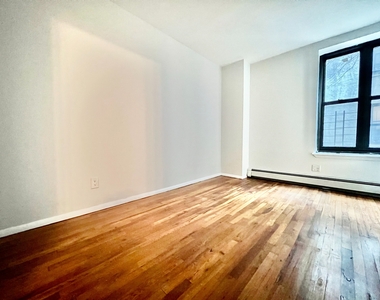 148 Parkside Avenue - Photo Thumbnail 8