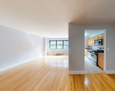 301 East 47th Street - Photo Thumbnail 1