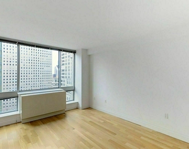 E 44th St - NO FEE - Luxury Building - Photo Thumbnail 3