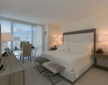 160 West 62nd Street - Photo Thumbnail 2