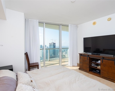 495 Brickell Ave - Photo Thumbnail 8