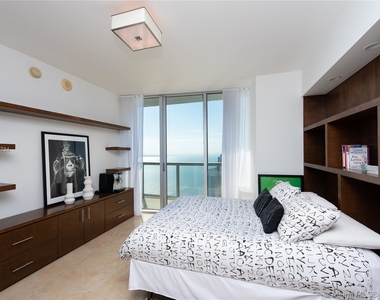 495 Brickell Ave - Photo Thumbnail 4