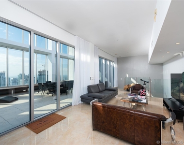 495 Brickell Ave - Photo Thumbnail 5