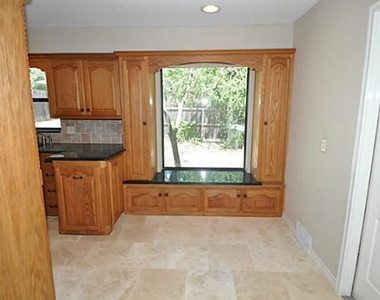 9930 Harwell Drive - Photo Thumbnail 12