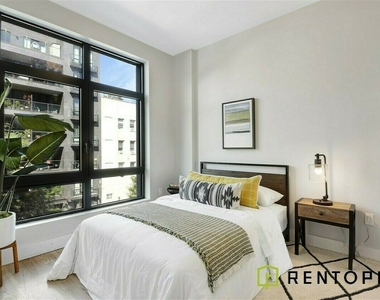 1056 Manhattan Avenue - Photo Thumbnail 3