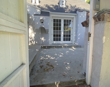 138 N Laurel Ave - Photo Thumbnail 3