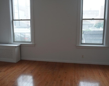 2464 East 1 Street - Photo Thumbnail 5