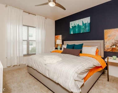 710 Fort Worth Ave 2799 - Photo Thumbnail 1