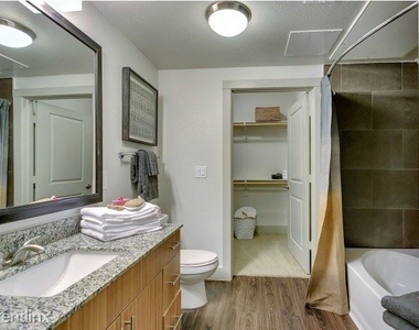 604 Fort Worth Ave Dallas, 2352 - Photo Thumbnail 8