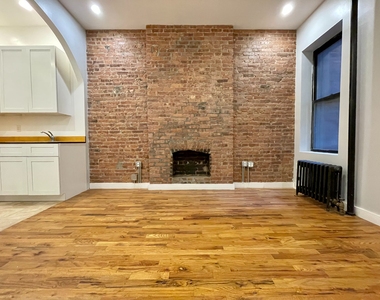 1703 Lexington Avenue - Photo Thumbnail 3