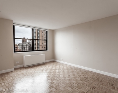 201 East 87th Street - Photo Thumbnail 4