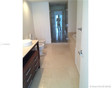 475 Brickell Ave - Photo Thumbnail 3