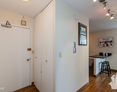 1455 N Sandburg Ter 2101 - Photo Thumbnail 4