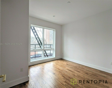 59 Montrose Avenue - Photo Thumbnail 5