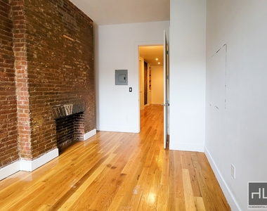 332 Hart Street - Photo Thumbnail 5