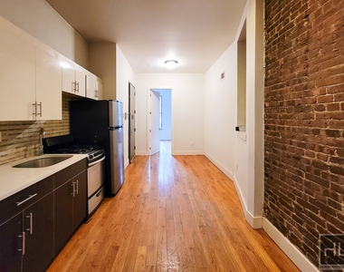 332 Hart Street - Photo Thumbnail 2