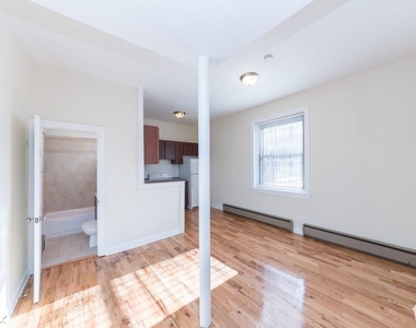 635 W Barry Ave Apt 202 - Photo Thumbnail 2