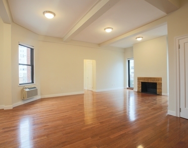 E 58th St - NO FEE - Private Terrace - Photo Thumbnail 10