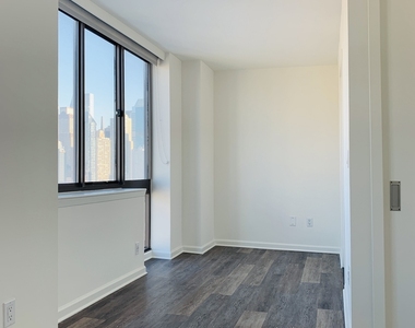 520 West 43rd Street - Photo Thumbnail 3