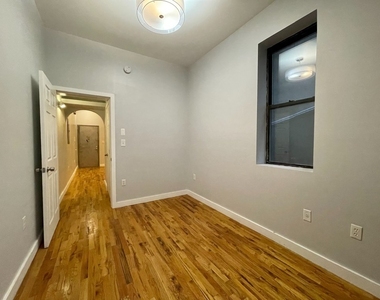 1667 Lexington Avenue - Photo Thumbnail 9