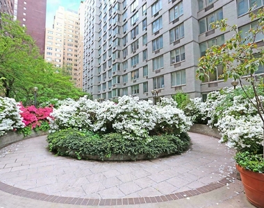 East 56th Street - Photo Thumbnail 9