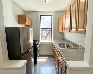 130 East 18th Street - Photo Thumbnail 3