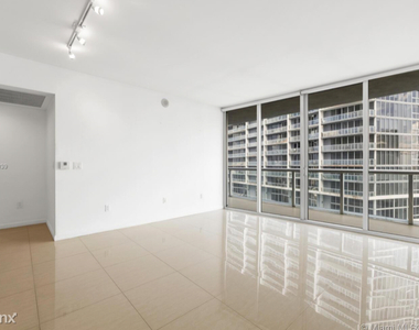 475 Brickell Ave - Photo Thumbnail 11