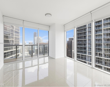 475 Brickell Ave - Photo Thumbnail 2