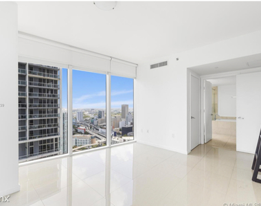 475 Brickell Ave - Photo Thumbnail 3