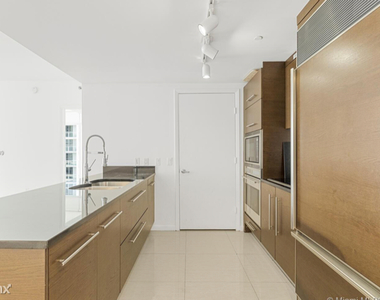 475 Brickell Ave - Photo Thumbnail 15