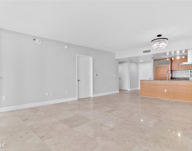 465 Brickell Ave - Photo Thumbnail 5