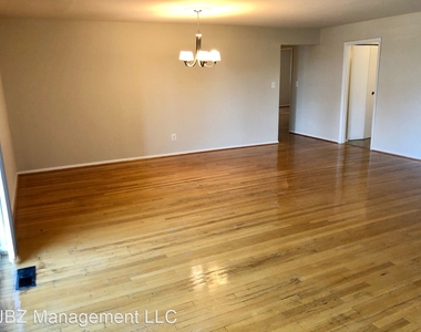 7211 Park Heights Avenue - Photo Thumbnail 2