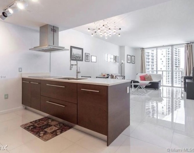 485 Brickell Ave - Photo Thumbnail 1