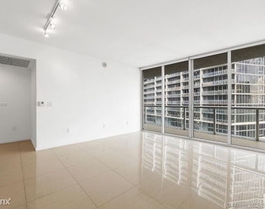 475 Brickell Ave - Photo Thumbnail 5