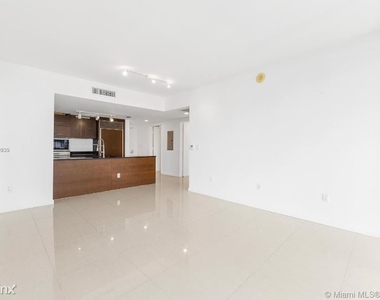 475 Brickell Ave - Photo Thumbnail 9