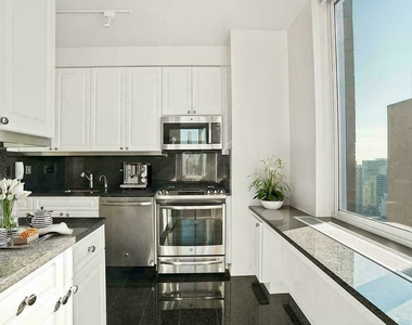 240 East 39th Street - Photo Thumbnail 3