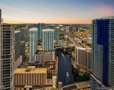 495 Brickell Ave - Photo Thumbnail 1