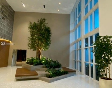 2020 N Bayshore Dr - Photo Thumbnail 4