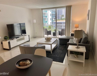 1200 Brickell Bay Dr - Photo Thumbnail 2