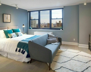 150 East 34th Street - Photo Thumbnail 0