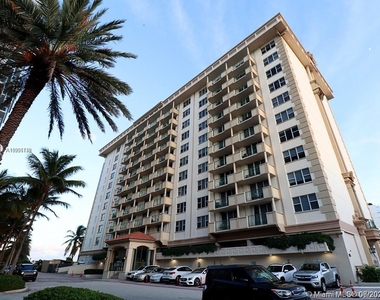 9195 Collins Ave - Photo Thumbnail 7