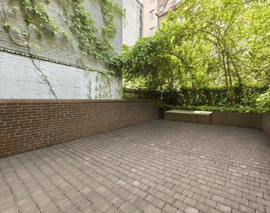 335 East 54th Street - Photo Thumbnail 4