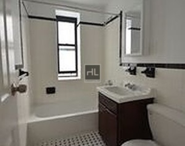 West 136 Street - Photo Thumbnail 5