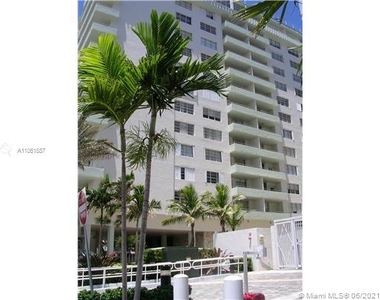 9225 Collins Ave - Photo Thumbnail 11