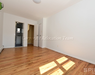 21-09 Steinway Street  - Photo Thumbnail 7