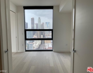 1120 S Grand Ave Apt 3702 - Photo Thumbnail 8