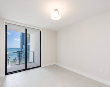 1010 Brickell Ave - Photo Thumbnail 10