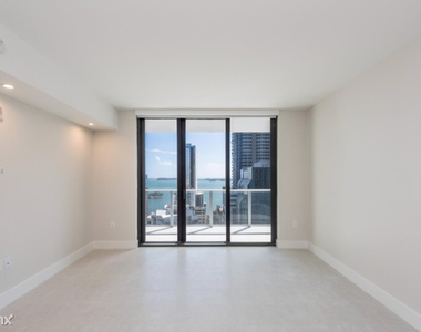 1010 Brickell Ave - Photo Thumbnail 3